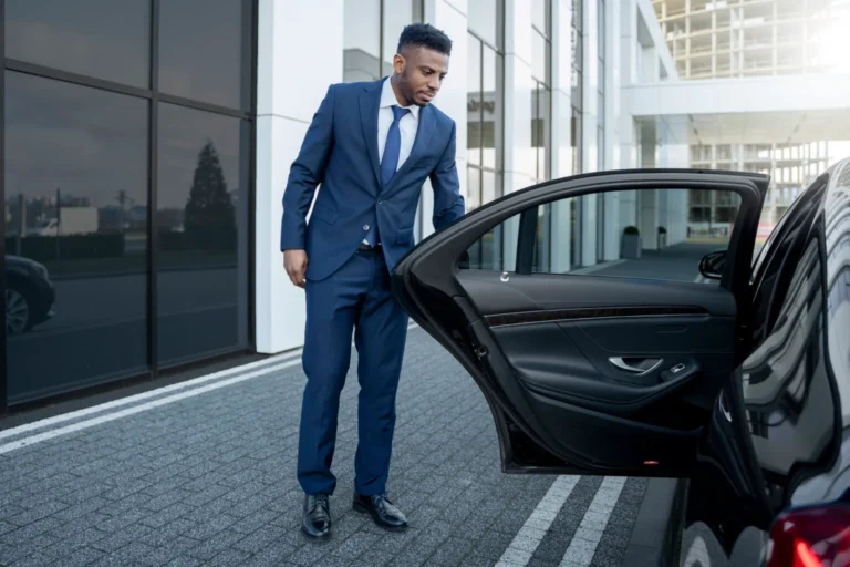 elegant-uber-driver-giving-taxi-ride